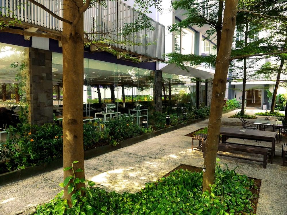 Yasmin Hotel Karawaci Tangerang Exterior photo