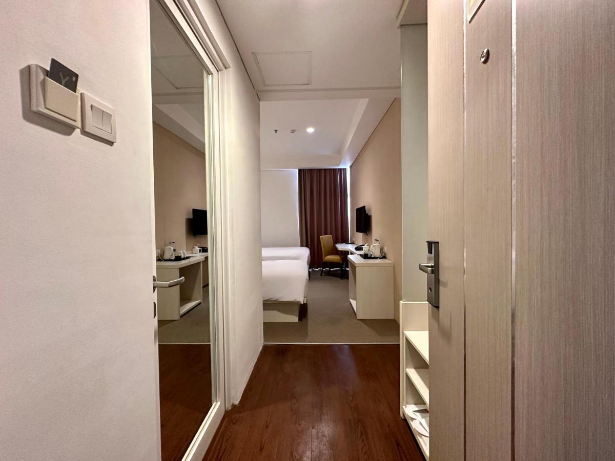 Yasmin Hotel Karawaci Tangerang Exterior photo