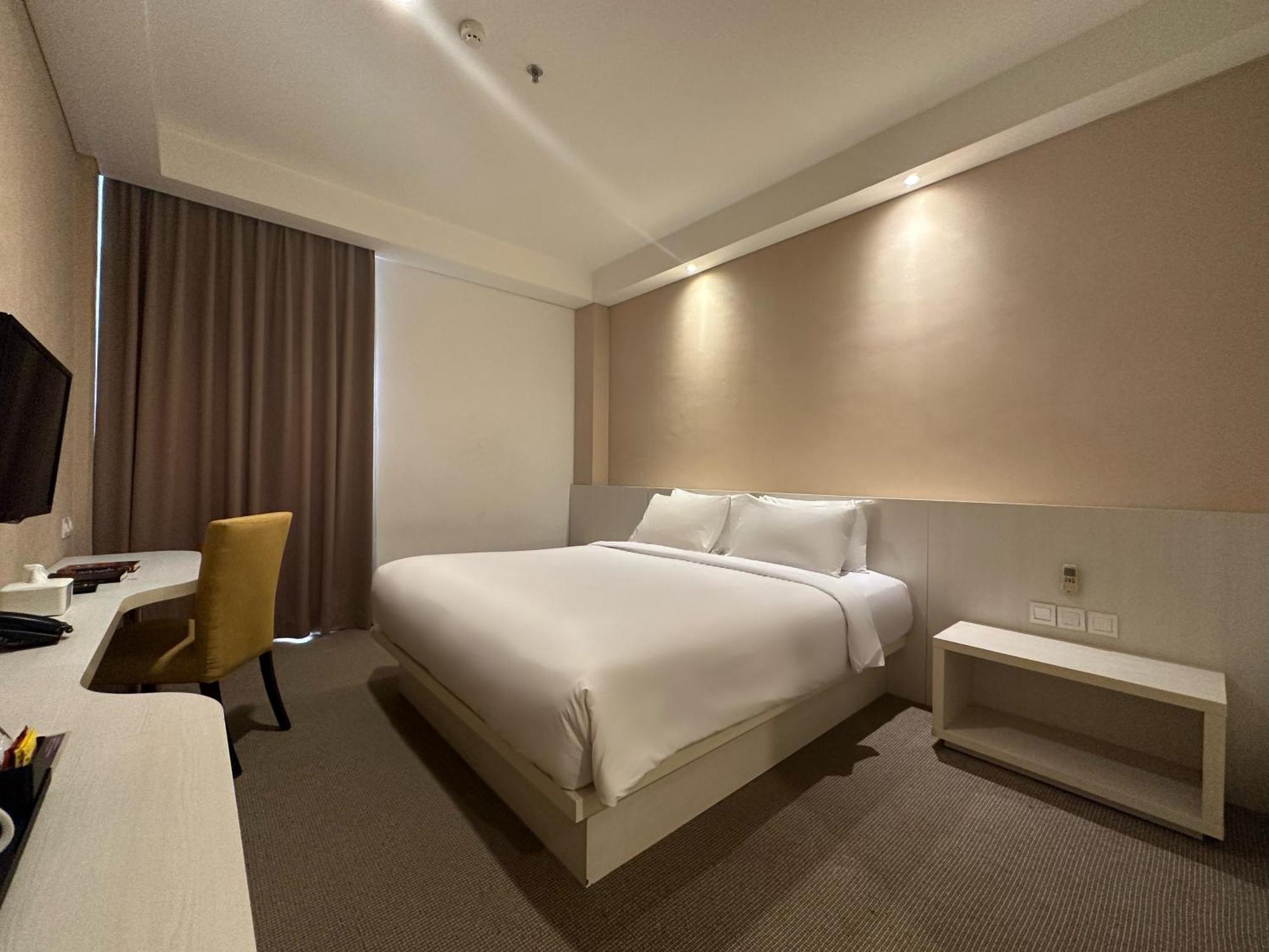 Yasmin Hotel Karawaci Tangerang Exterior photo