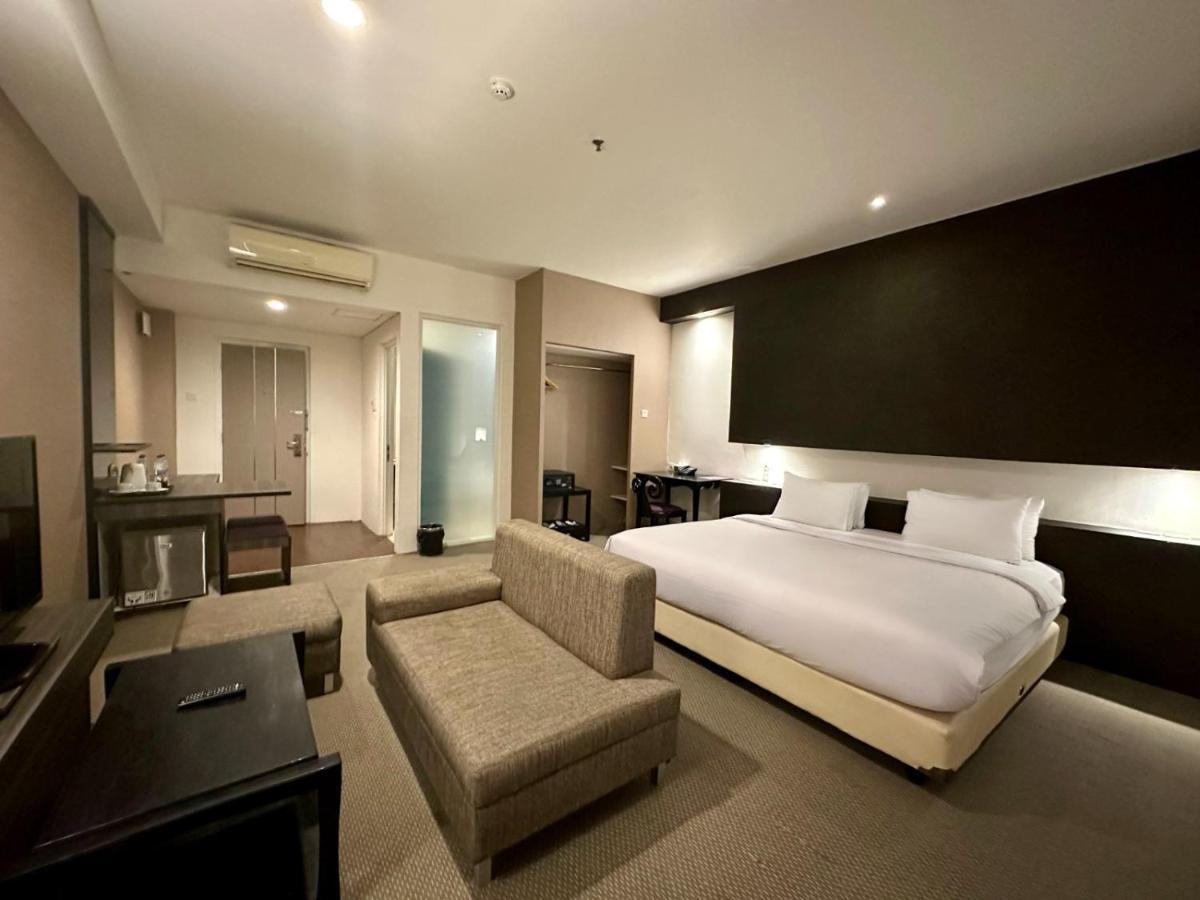 Yasmin Hotel Karawaci Tangerang Exterior photo