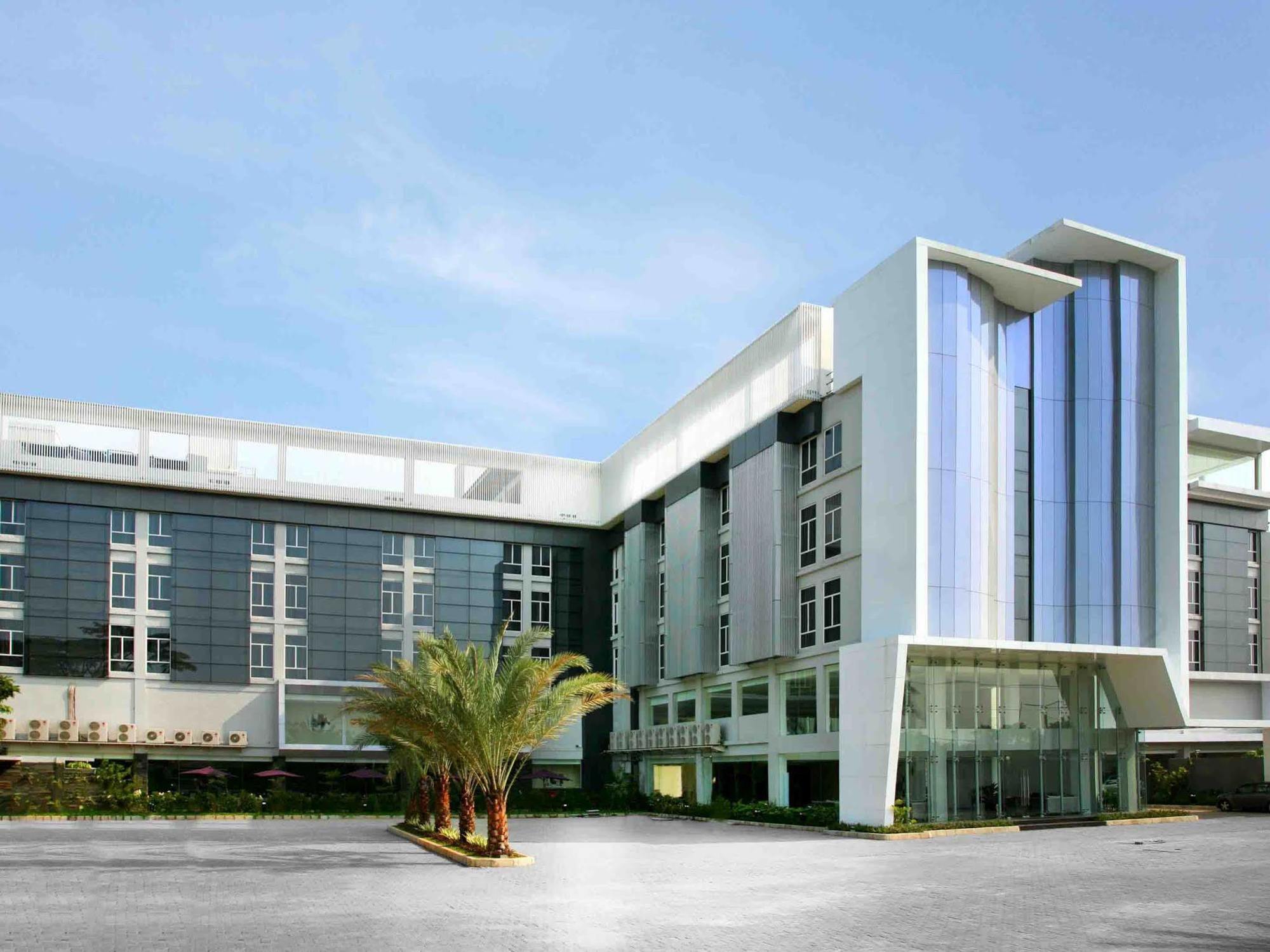 Yasmin Hotel Karawaci Tangerang Exterior photo