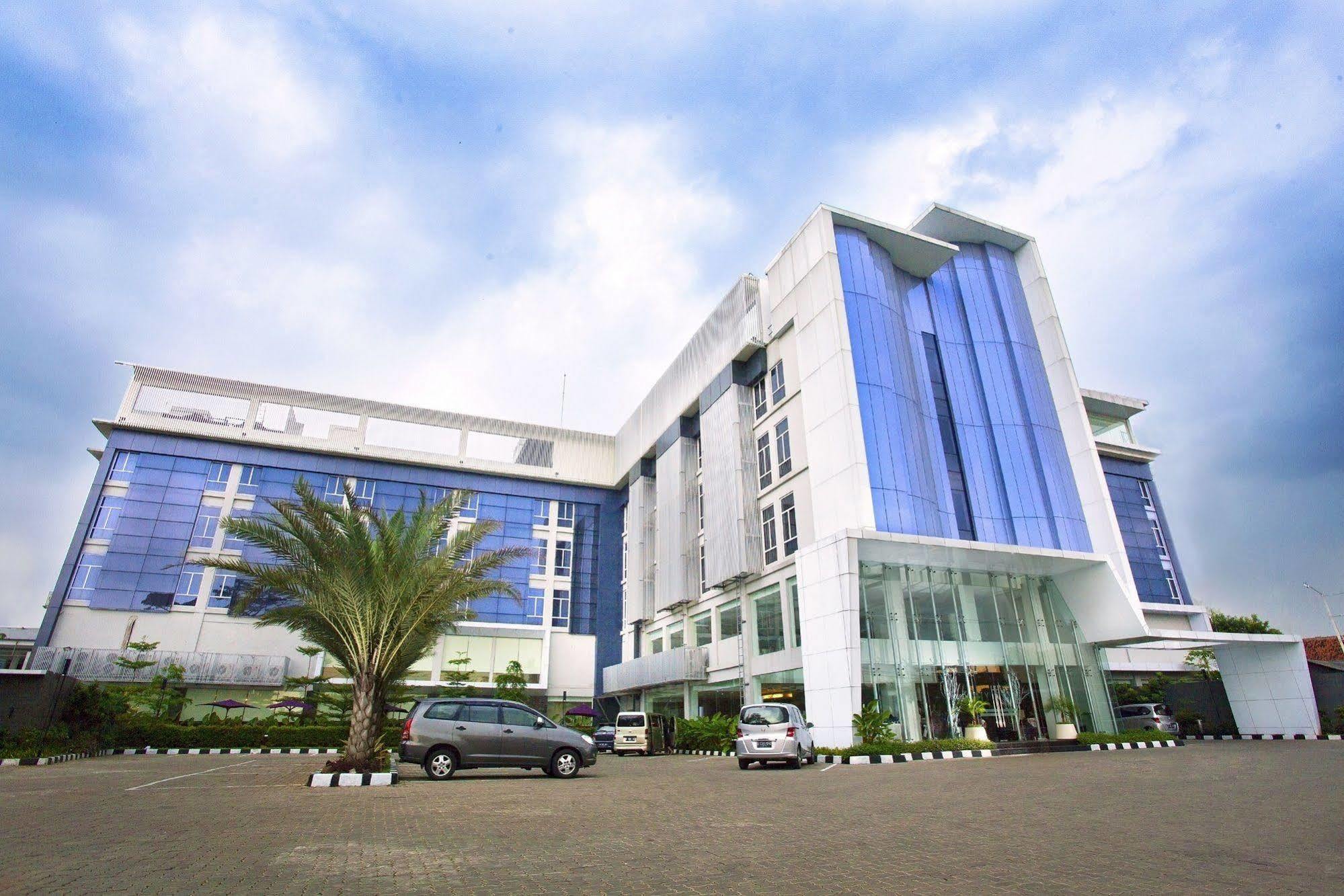 Yasmin Hotel Karawaci Tangerang Exterior photo