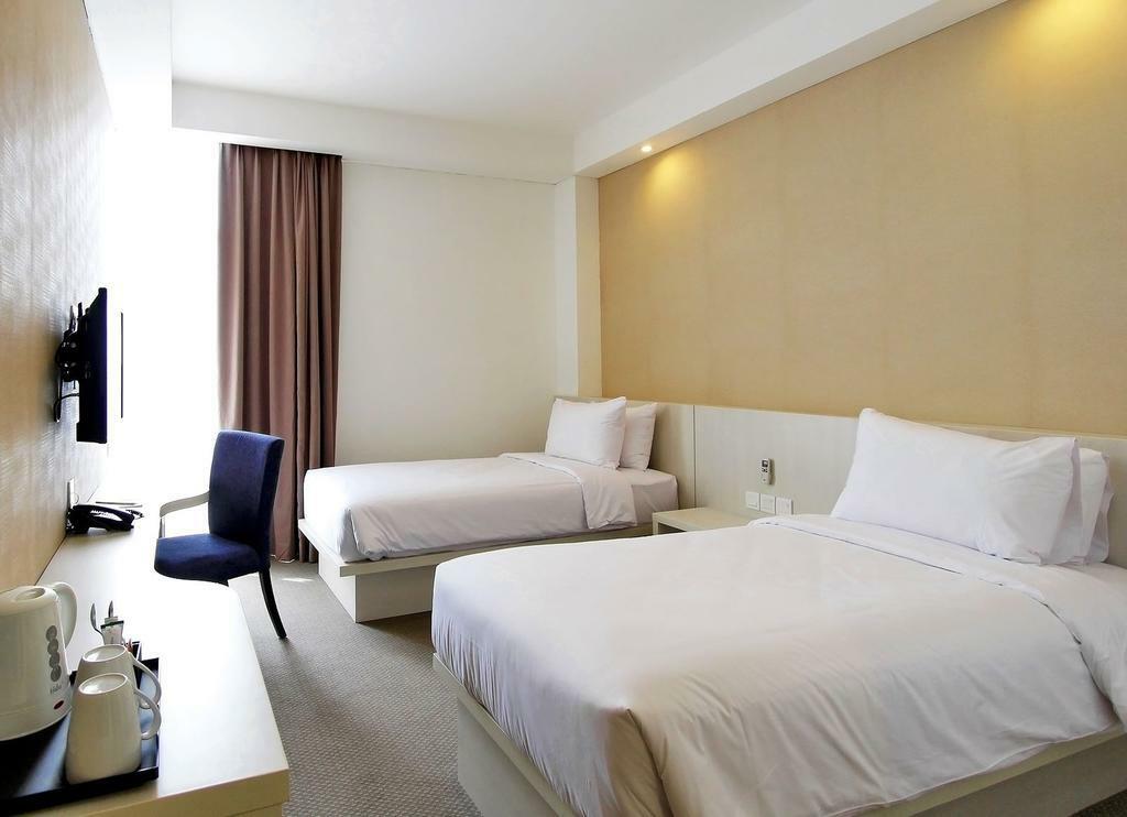 Yasmin Hotel Karawaci Tangerang Exterior photo